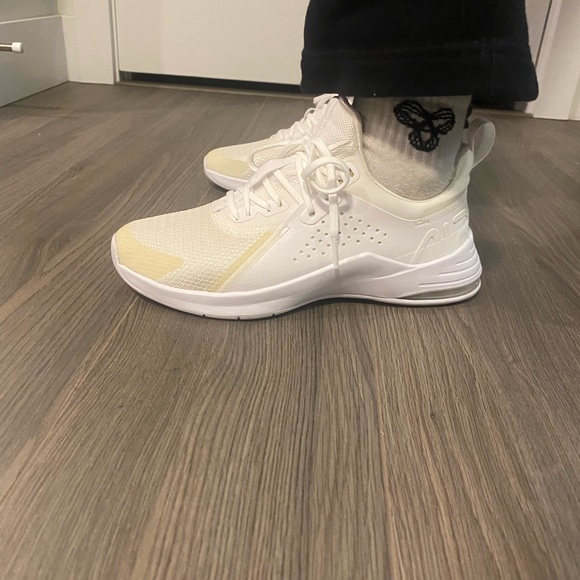 BRAND NEW Nike Women's Air Max Bella TR 3 Training Shoes - Picture 4 of 11